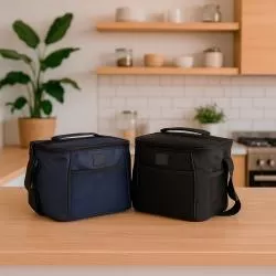 Bolsa Térmica com Bolso Frontal em Tela